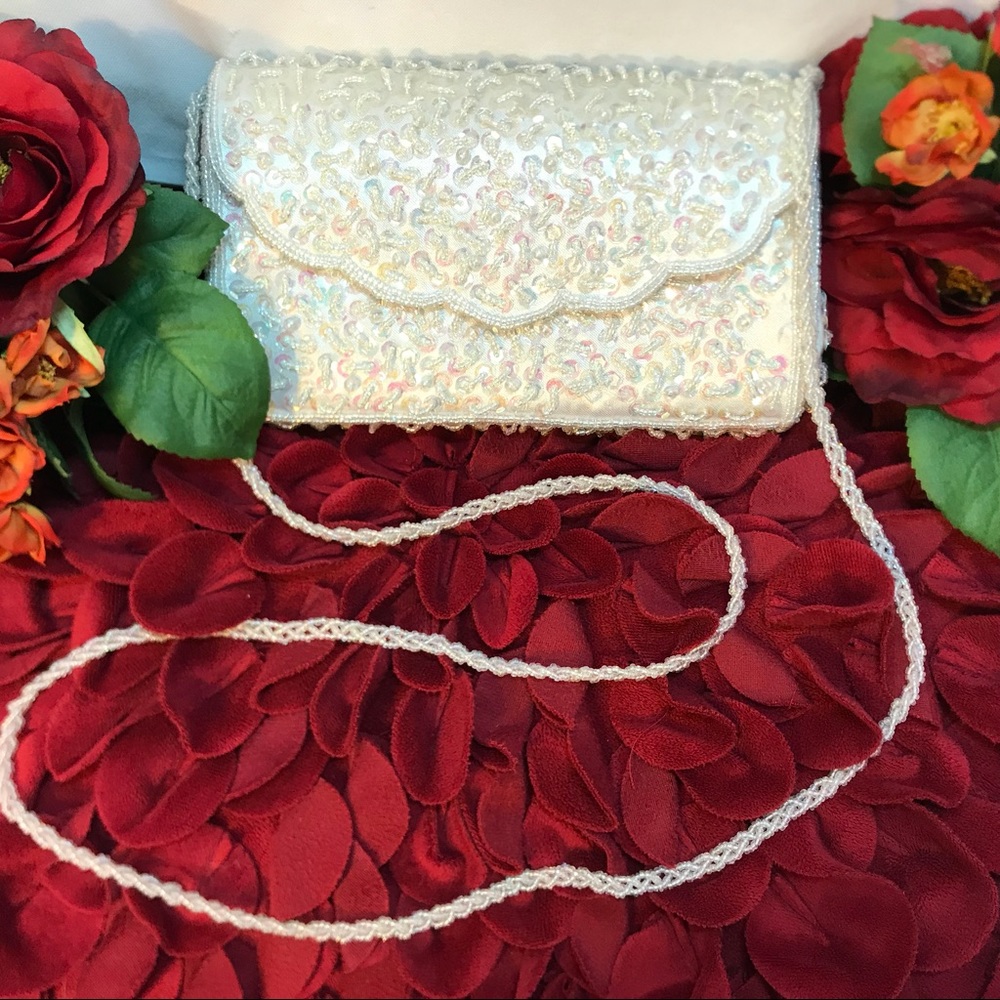 ✨☁️BRIGHT WHITE SEQUIN CLUTCH☁️✨